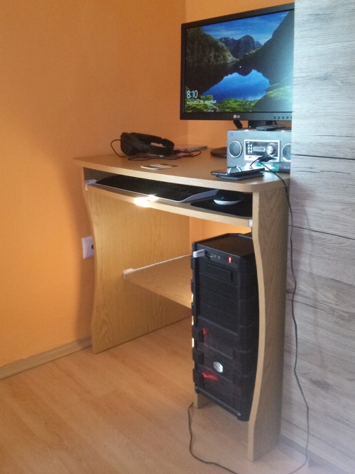 K 2 New számítógépasztal